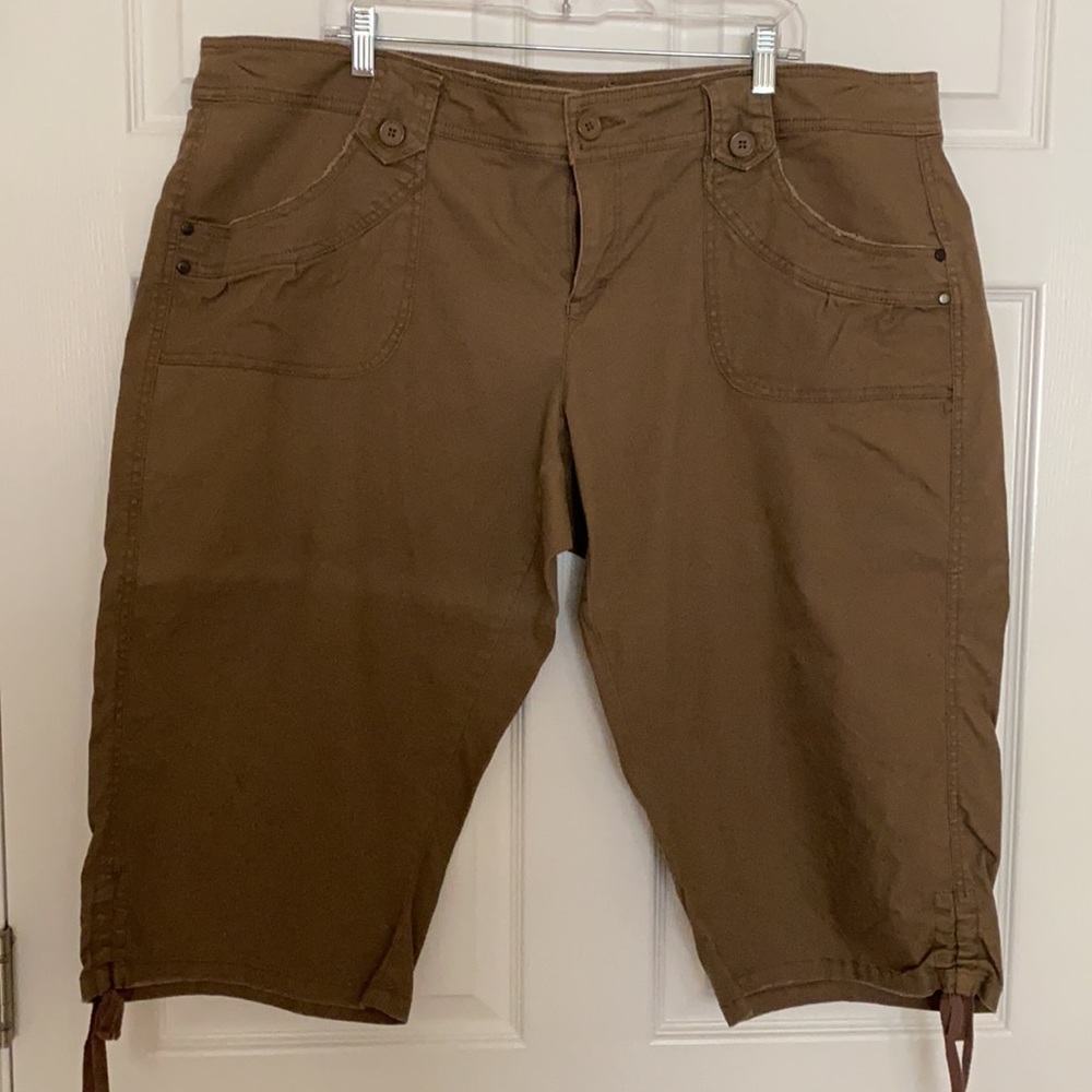 Maurices Plus Size 22 Capris